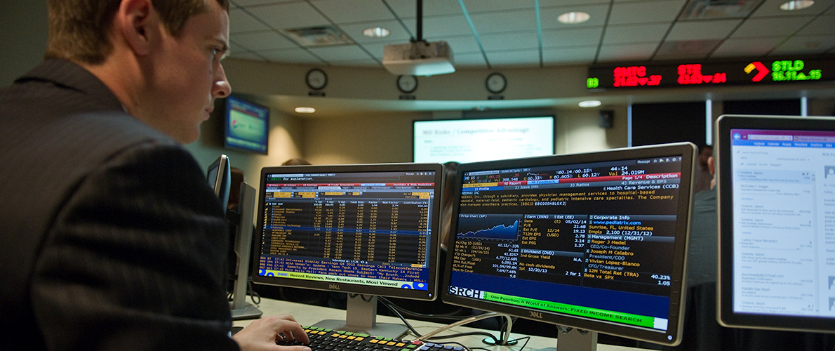 Kraft Trading Floor student overlooks computer screens